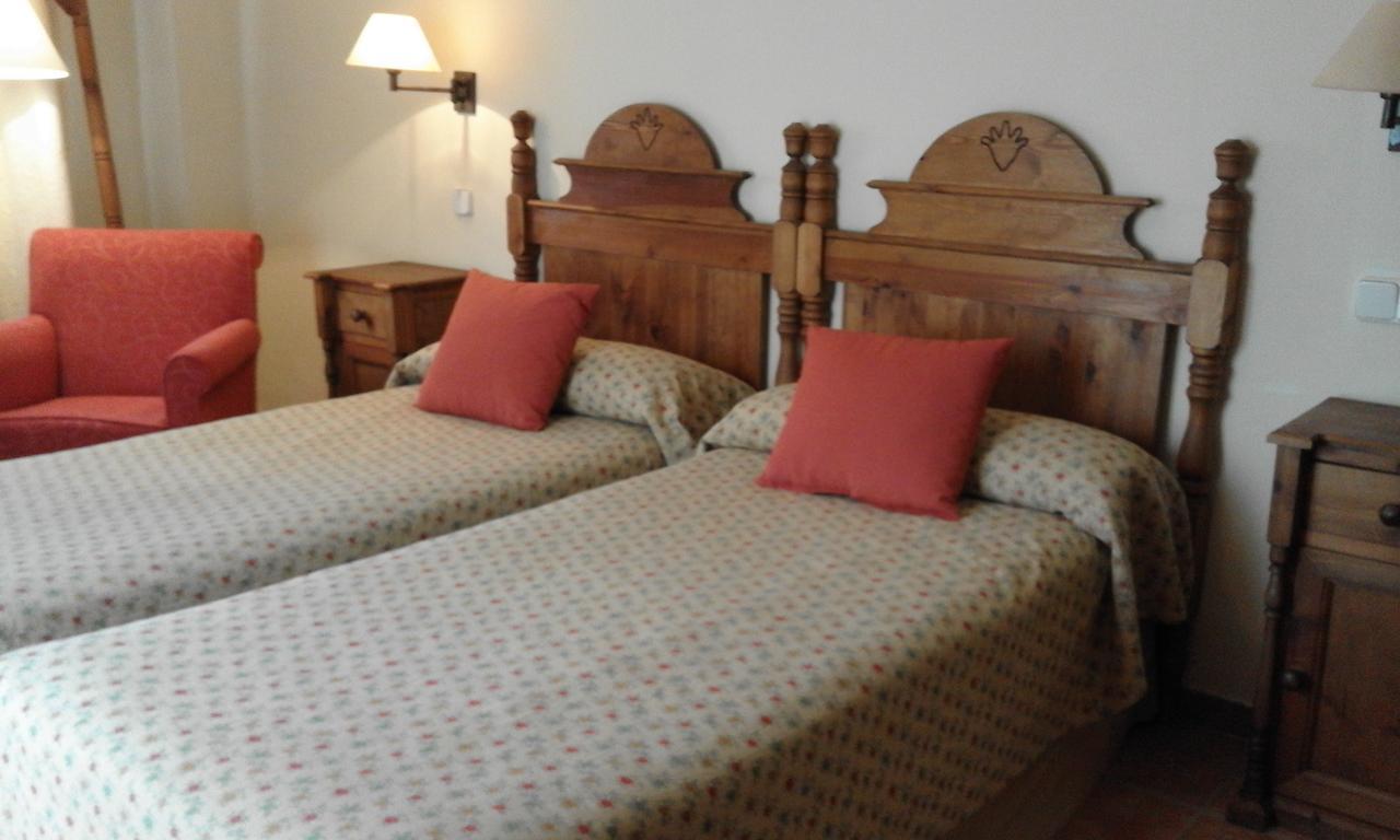 Hostal Rural Cumbres De Castilla Mandayona Exterior foto